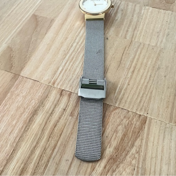 Skagen Denmark ladies two-tone metal mesh contemporary dress watch NEW BATTERY